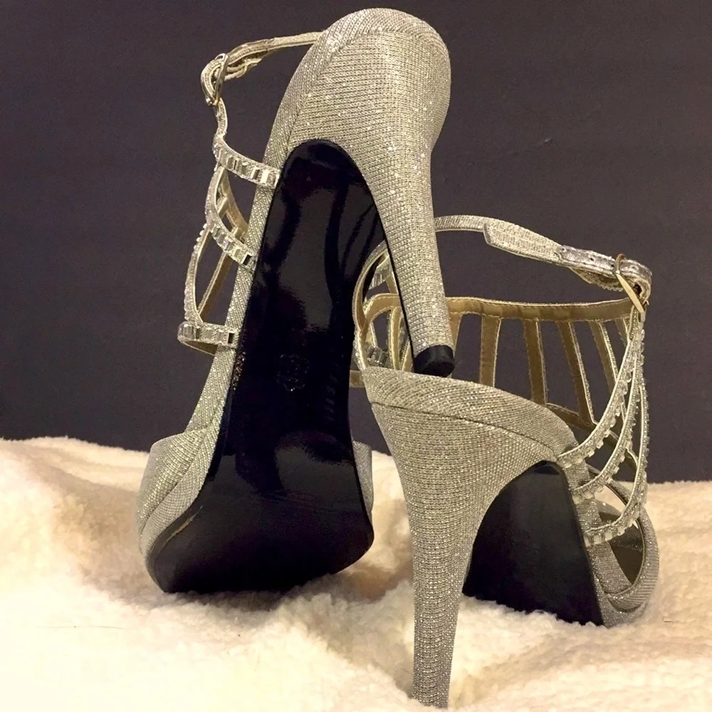 Caparros‎ Paris Silver Glimmer Jewel Heels. Size 9